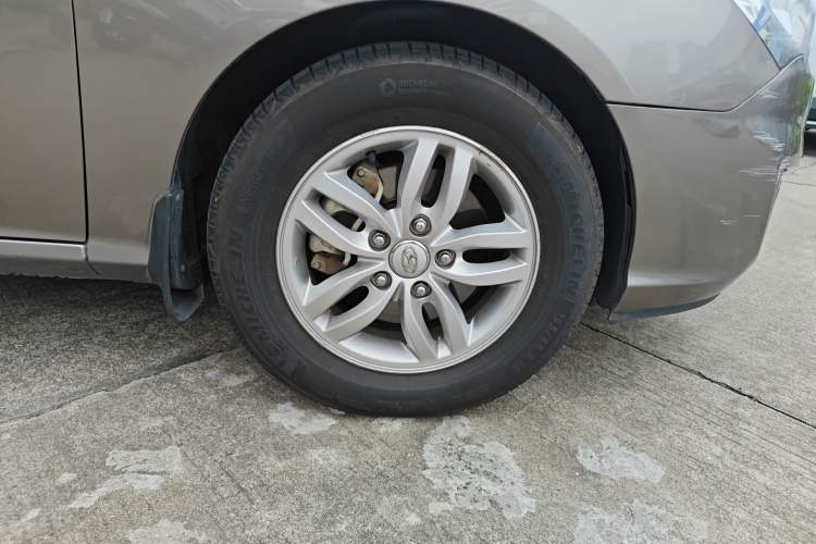 Used Hyundai Celesta 2011 1.6L Automatic Luxury Version Right Front Wheel Hub