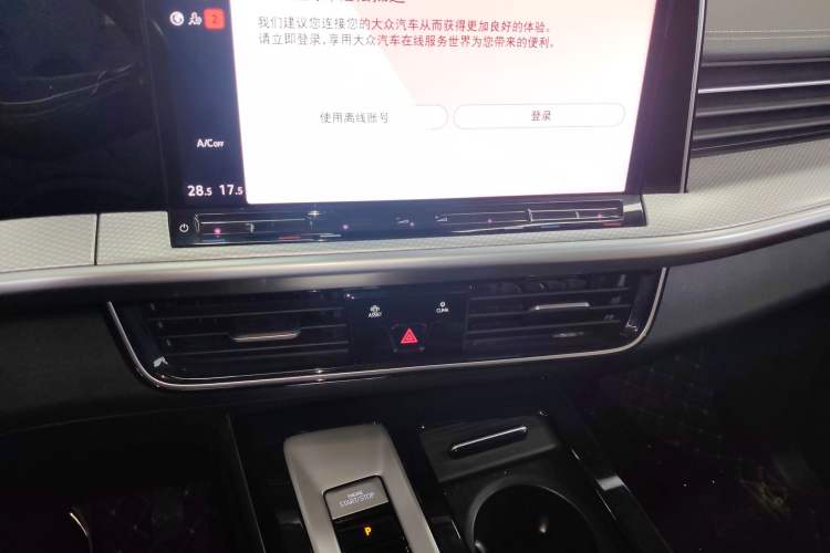 Used Volkswagen Tavendor 2023 330TSI Luxury Touring Edition
