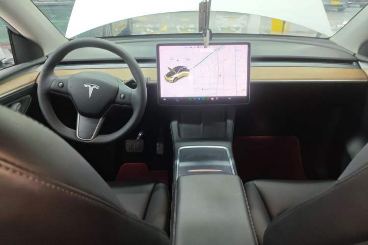 Used Tesla Model Y 2021 Long-Range All-Wheel-Drive Version
