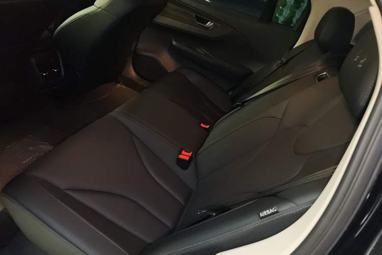 Used Hongqi E-QM5 2022 431 km Charge & Enjoy Edition
