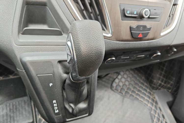 Used Ford Tourneo Custom 2020 2.0T Automatic Elite Edition China VI Standard Gear Lever