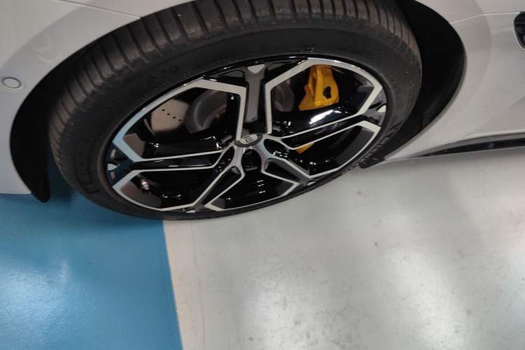 Used Xiaomi Auto SU7 2024 Four-Wheel Drive Ultra-Long Range Advanced Intelligent Driving Max Edition
