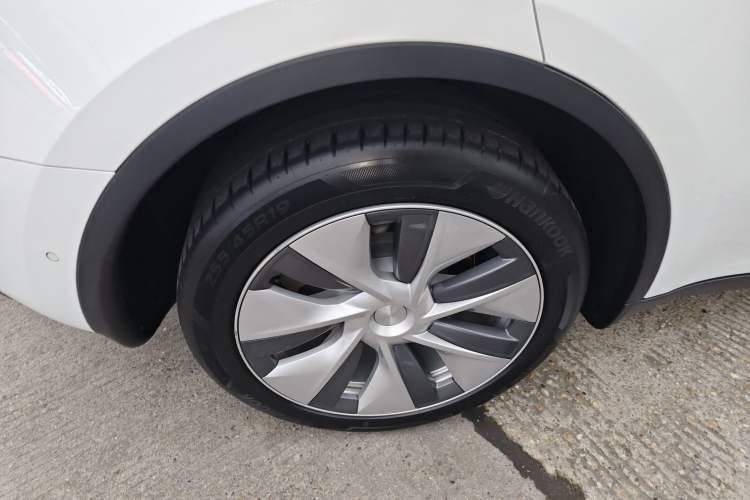 Used Tesla Model Y 2022 Long-Range All-Wheel-Drive Version
