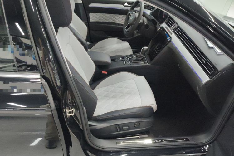 Used Volkswagen Magotan 2023 2 Million Units Limited Edition 330TSI DSG Leading Version Right Front Seat