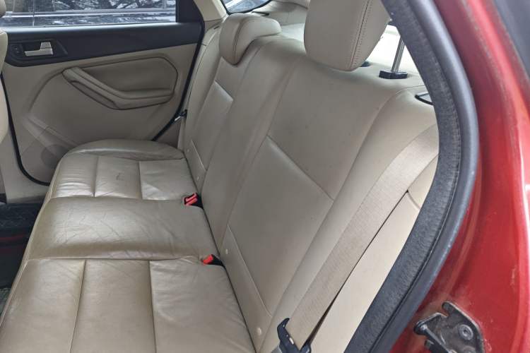 Used Ford Focus 2013 Hatchback Classic 1.8L Automatic Fashion Edition
