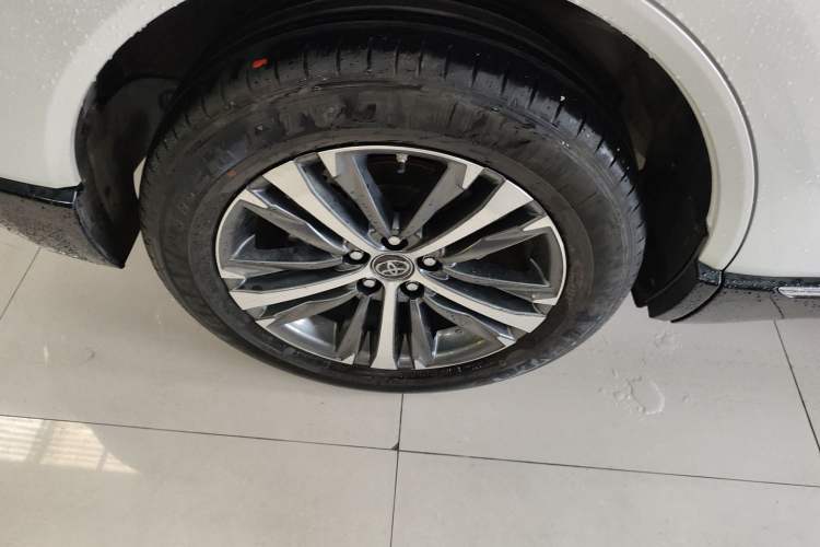 Used Toyota Venza 2023 2.0L CVT Two-Wheel Drive Luxury Edition