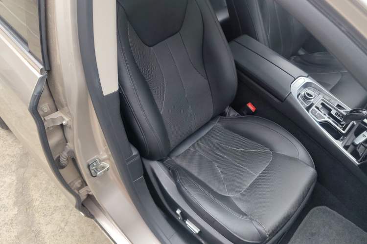 Used Geely Auto Emgrand GT 2015 1.8T Flagship Model
