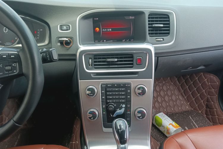 Used Volvo S60 2017 S60L T4 Smart Range Edition Audio And AC Panel