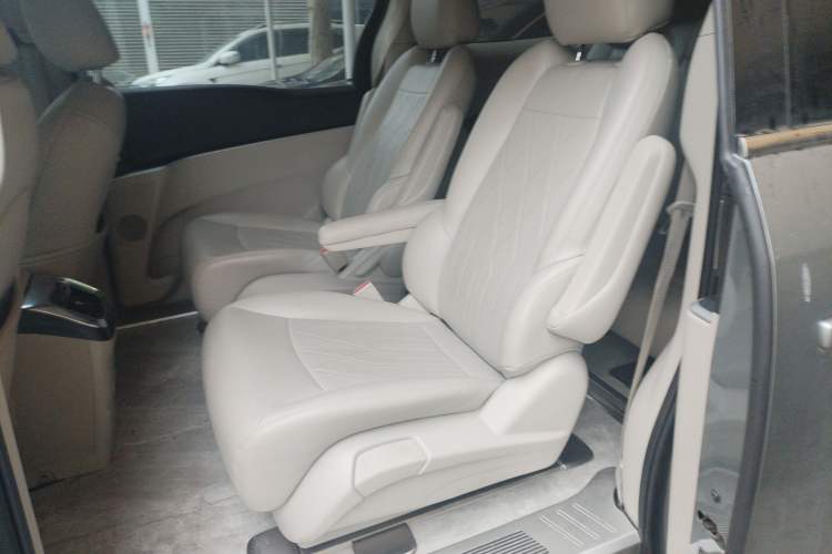 Used Buick GL8 2023 Land Executive Class Smart Enjoyment Model Left Rear Seat