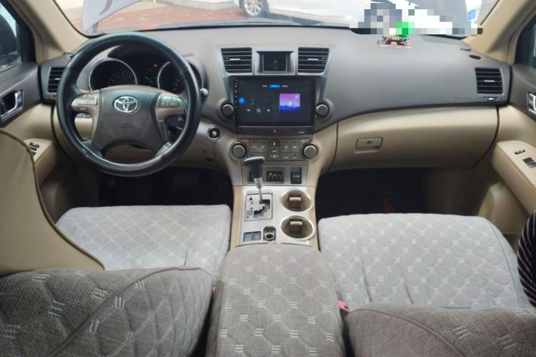 Used Toyota Highlander 2011 2.7L Two-Wheel Drive 7-Seater Luxury Edition Center Console