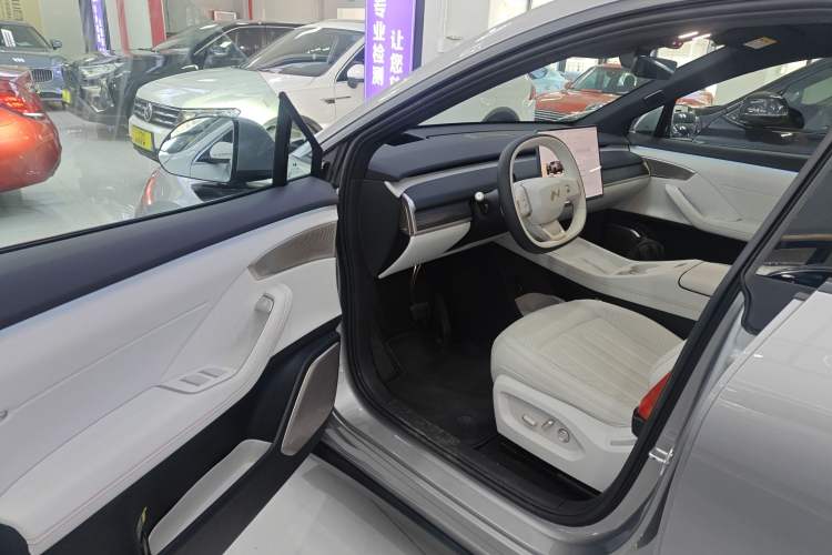 Used ONVO L60 2024 60 kWh Rear-Drive Version