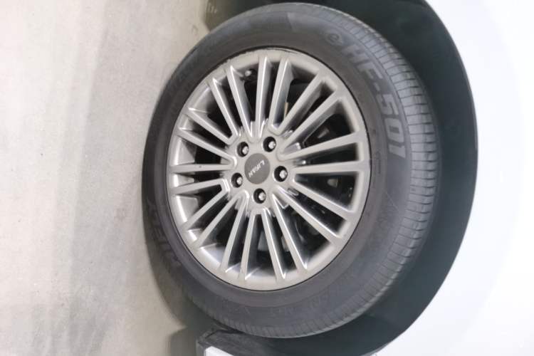 Used Lifan Auto Xuanlang 2017 2.0L CVT Comfort Edition Right Front Wheel Hub