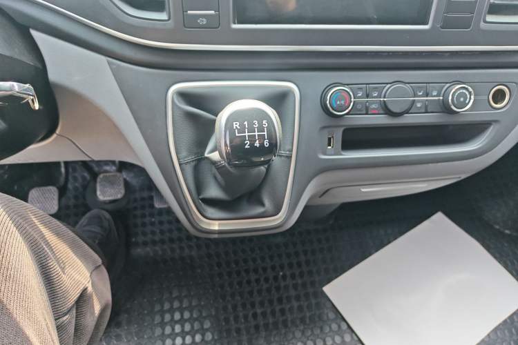 Used SAIC MAXUS Xintu V80 2023 2.0T Manual Classic Aoyuntong Short Wheelbase Ultra-Low Roof 5/6-Seater