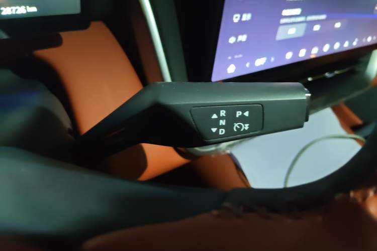 Used Dongfeng eπ eπ008 2025 636Ultra LikeYi Edition 6-Seater Gear Lever