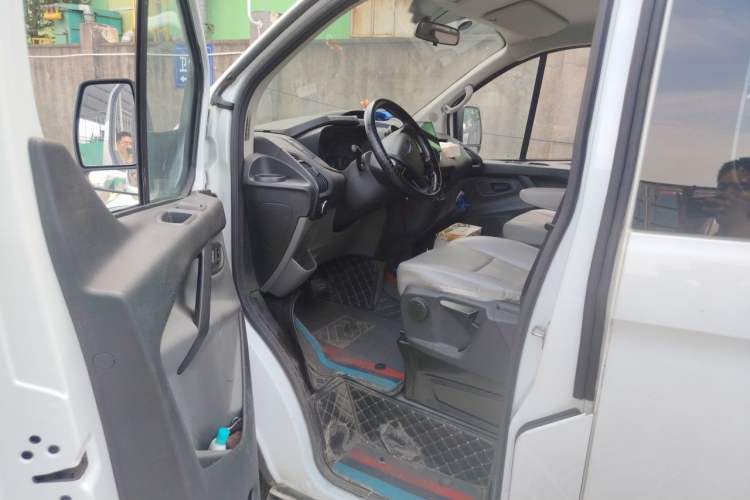 Used Ford Transit 2020 2.0T Gasoline Automatic Multi-Function Commercial Vehicle Mid-axle Low-roof Design with Dual Rear Doors Meeting China VI Emission Standards