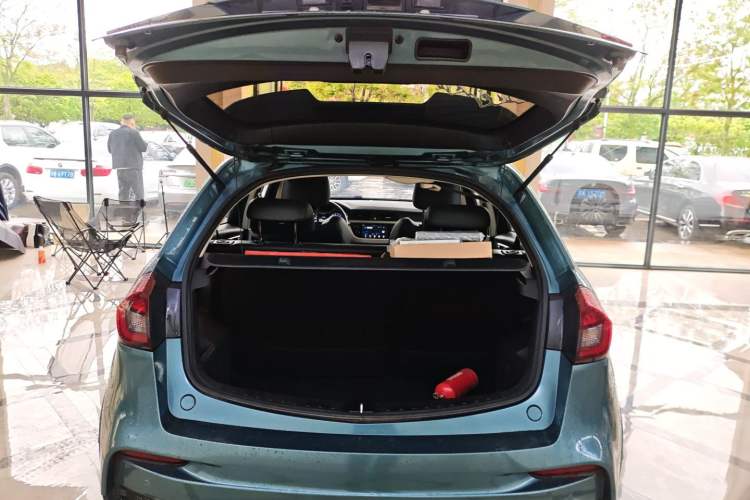 Used Geely Auto Vision X3 2019 Upgraded Model 1.5L Manual Luxury Version Trunk