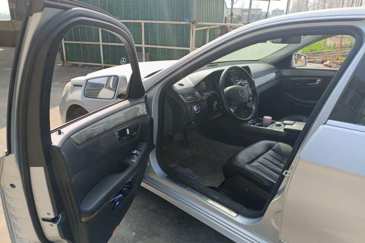 Used Mercedes-Benz E-Class 2009 E 300 Elegant Model
