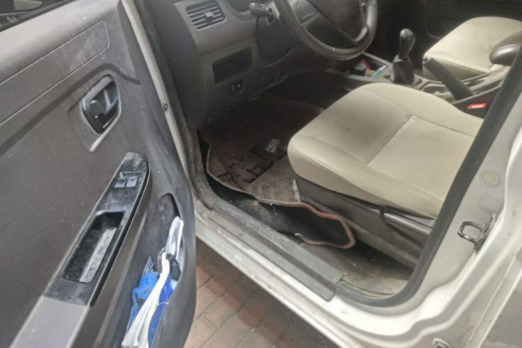 Used Wuling Rongguang V 2016 1.5L Standard Version
