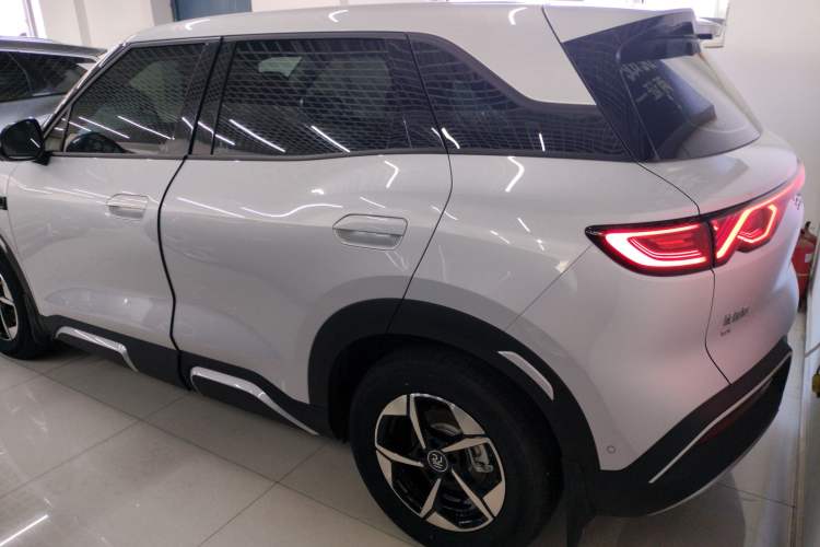 Used BYD Yuan UP 2025 Intelligent Driving Version 401 KM Dynamic Edition Rear Left 45 Deg