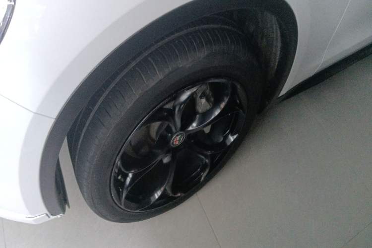 Used Alfa Romeo Stelvio 2017 2.0T 200HP Elite Edition Left Front Wheel Hub