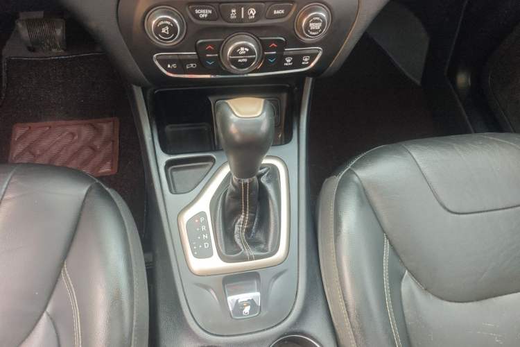 Used Jeep Cherokee 2017 2.0L Superior Edition