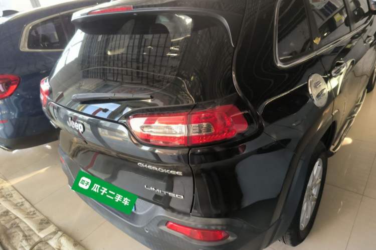 Used Jeep Cherokee 2017 2.0L Superior Edition