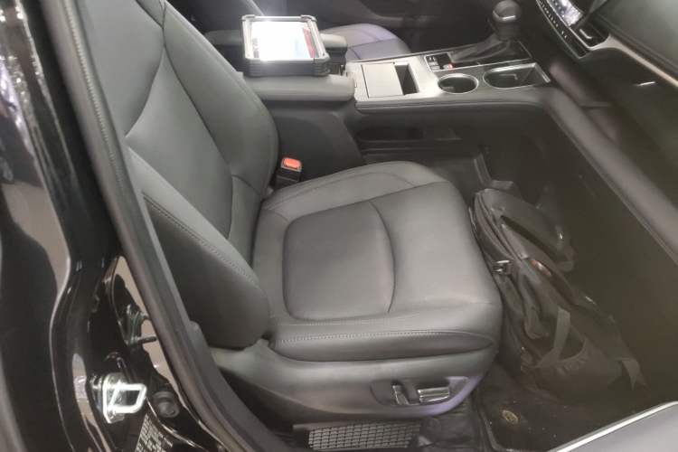 Used Toyota SIENNA 2024 2.5L Hybrid Four-Wheel Drive Prestige Edition Right Front Seat