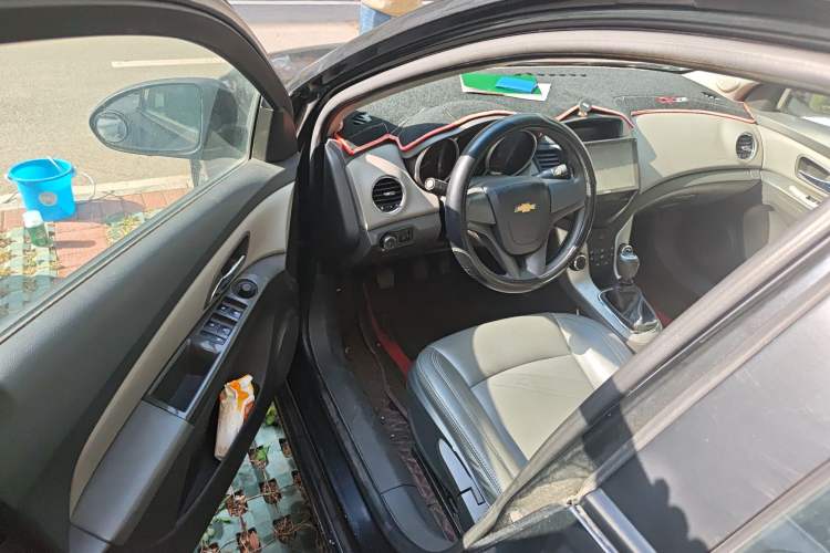 Used Chevrolet Cruze 2012 1.6L SL MT Driver Seat