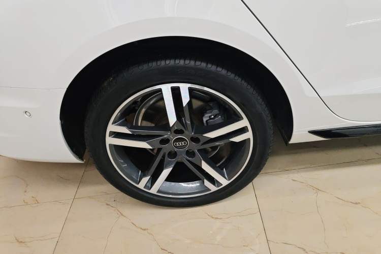 Used Audi A4L 2022 40 TFSI Luxury Dynamic Model Right Rear Wheel Hub