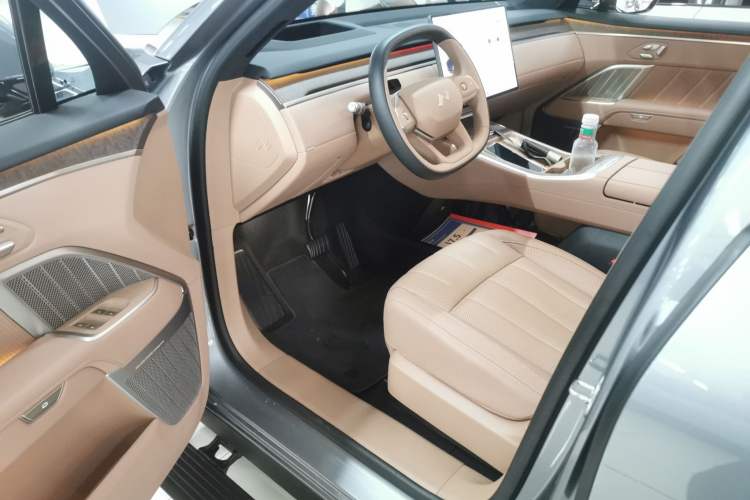 Used ONVO Luxeed L90 2025 Model—Max Six-Seater Version Driver Seat