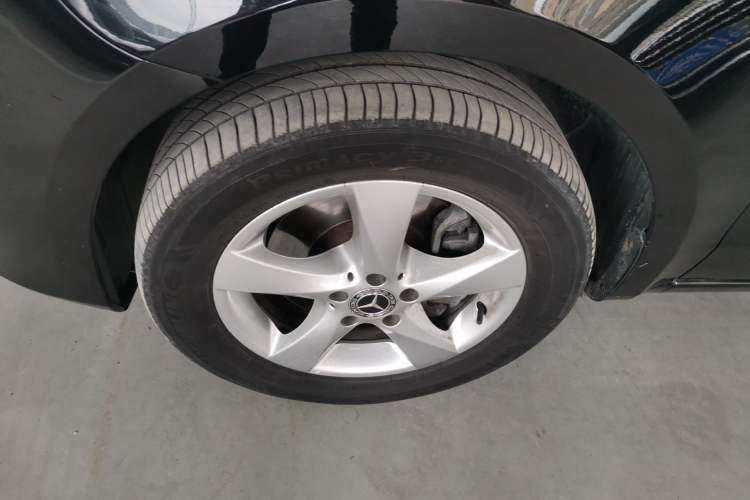 Used Mercedes-Benz Vito 2018 2.0T Business Version China VI Emission Standard Left Front Wheel Hub
