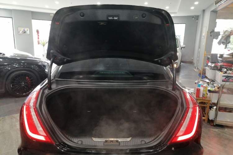 Used Jaguar XJ 2016 XJL 2.0T Two-Wheel-Drive Elegant Business Edition
