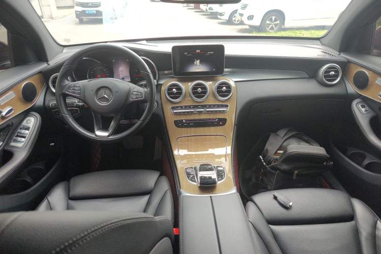 Used Mercedes-Benz GLC Coupe 2019 GLC 260 4MATIC Coupe SUV Center Console