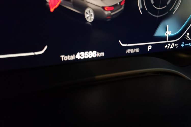 Used BMW 5 Series New Energy 2022 Restyled 535Le M Sport Package Odometer Close Up