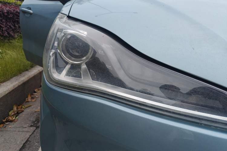 Used NETA V 2022 Chao 400 Lite Right Front Headlight