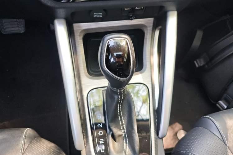 Used Geely Auto Vision X3 2017 1.5L Automatic Luxury Model Gear Lever