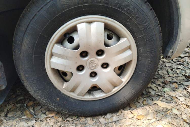 Used CHANGAN KAICHENG Ruixing M60 2019 1.5L Base Model China V Emission Standard 7-Seater 4G15S Right Front Wheel Hub