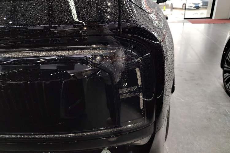 Used Zeekr 9X 2025 Moon Black Edition 70kWh
