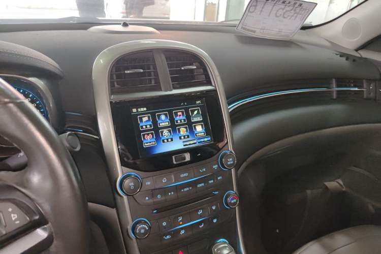 Used Chevrolet Malibu 2014 2.0L Automatic Luxury Edition Audio And AC Panel