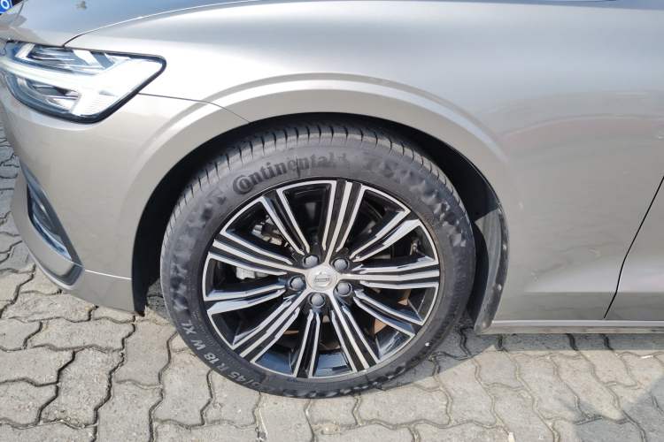 Used Volvo V60 2020 T5 Zhiyuan Luxury Edition
