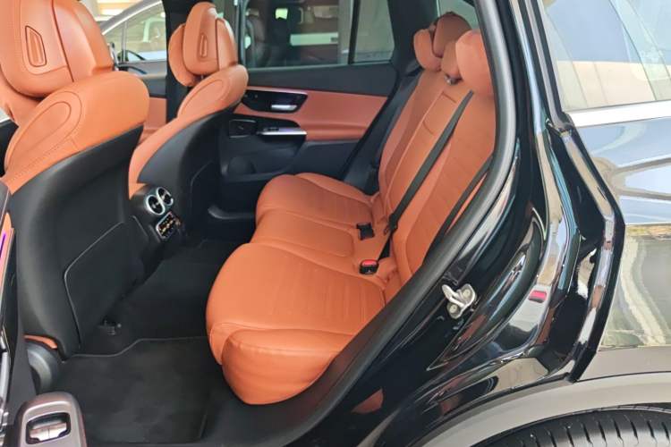 Used Mercedes-Benz GLC 2025 Refresh GLC 260 L 4MATIC Dynamic Edition Left Rear Seat