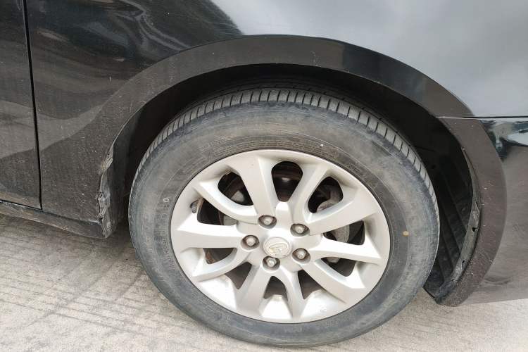 Used Soueast V5 Lingzhi 2012 1.5L Manual Comfort Edition Right Front Wheel Hub