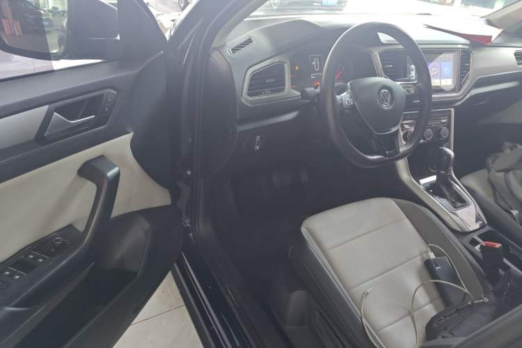 Used Volkswagen T-ROC 2018 230TSI DSG Two-Wheel Drive Advanced Version China V Standard
