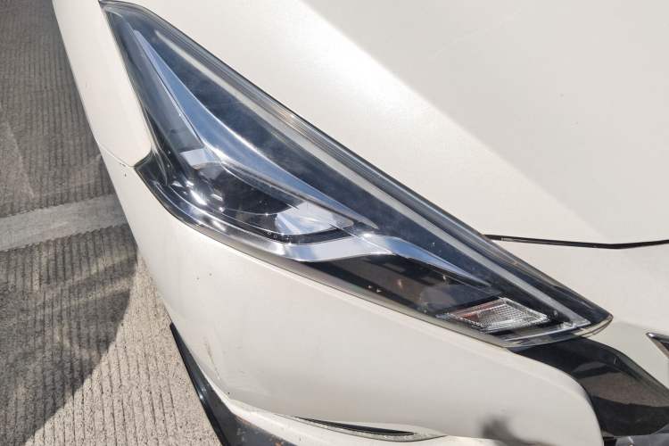 Used Nissan Lannia 2020 1.6L CVT Smart Connect Smart Cool Edition Right Front Headlight