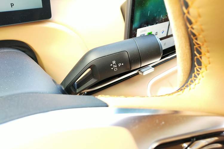 Used Geely Galaxy Xingjian 7 EM-i 2025 120km Flagship Edition Gear Lever