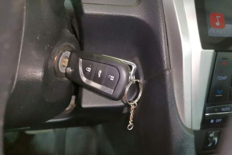 Used Toyota Camry 2016 2.0G 10th Anniversary Leading Edition
