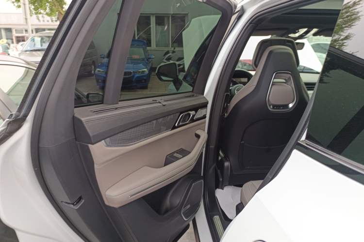 Used Lynk & Co 09 EM-P 2023 2.0TD EM-P Long-Range Version PM 7-Seater