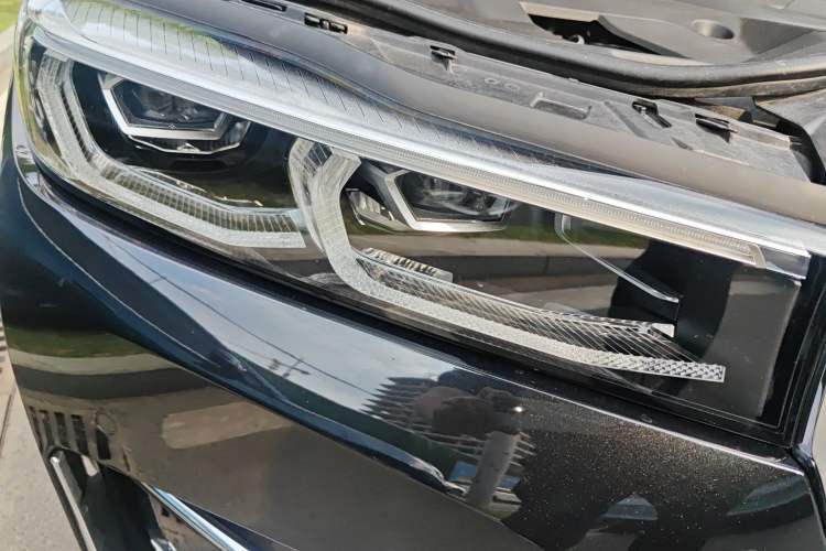 Used BMW 7 Series 2019 Restyled 740Li Leading Luxury Package Right Front Headlight