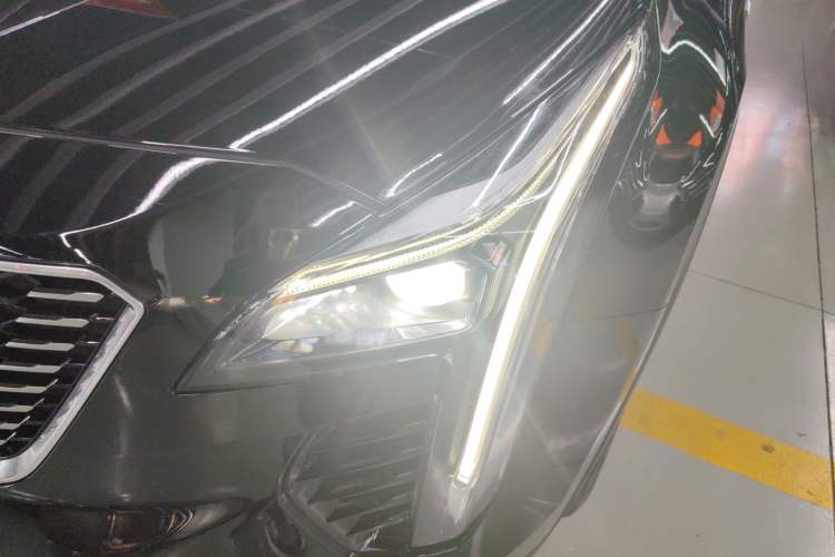 Used Cadillac XT4 2023 28T Two-Wheel-Drive Luxury Version