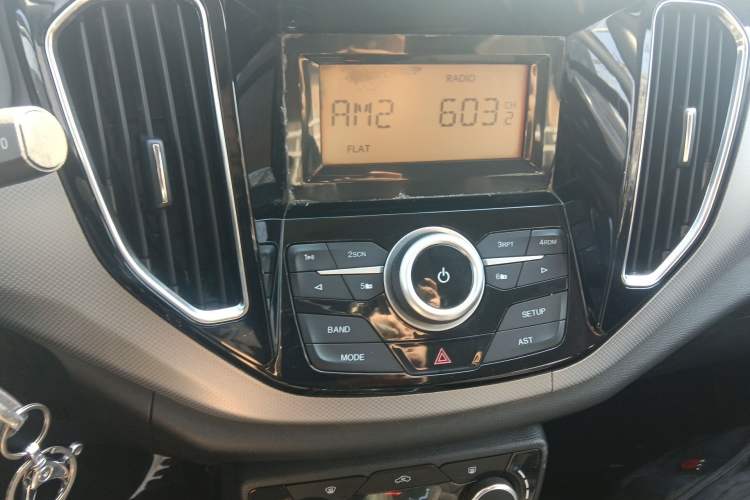 Used FAW Senya R7 2016 1.6L Manual Comfort Model Audio And AC Panel